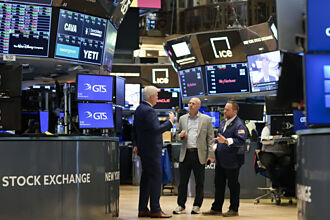 巴菲特卖金融 索罗斯扫科技