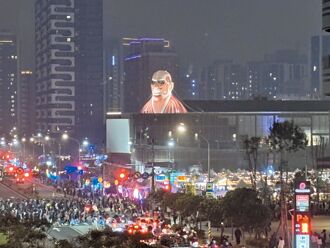 140萬人次擠爆台灣燈會 交通大當機