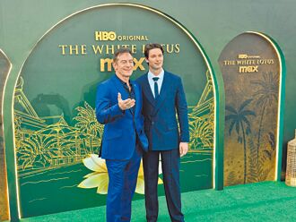 阿诺帅儿全裸入镜 吃泰国菜辣到溼身