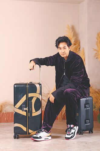 Darren彩繪金蛇裝福氣