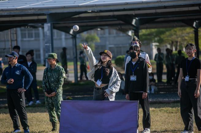  透过闯关活动，有效扎根全民国防教育。
（记者林睿奕摄）