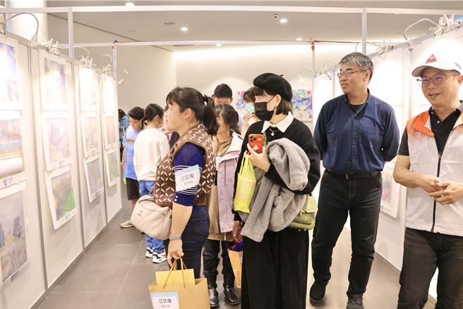 写生比赛金银铜作品已于2月15、16日安排旅运中心1楼展览。（教育局提供／纪爰高雄传真）