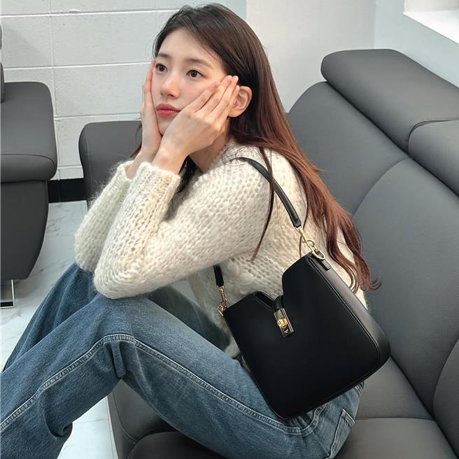 秀智以随性的打扮现身镜头，身上的Camille 16 Soft包超抢眼。（Celine提供／黄唯淯台北传真）