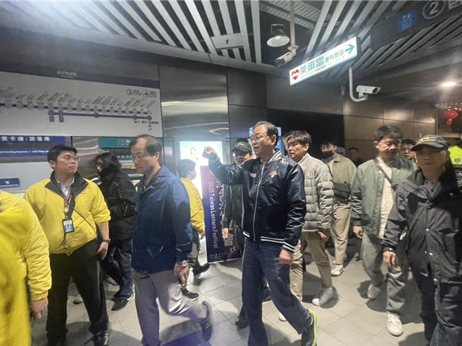 台灣燈會15日人潮癱瘓，桃園市長張善政16日晚間視察捷運站及高鐵桃園站，肯定改善措施成效。（資料照／呂筱蟬攝）