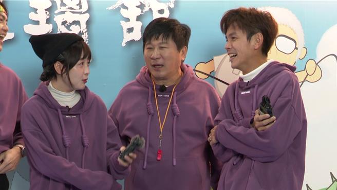 篮篮（左起）、胡瓜、阿翔一同到彰化出外景。（民视提供）