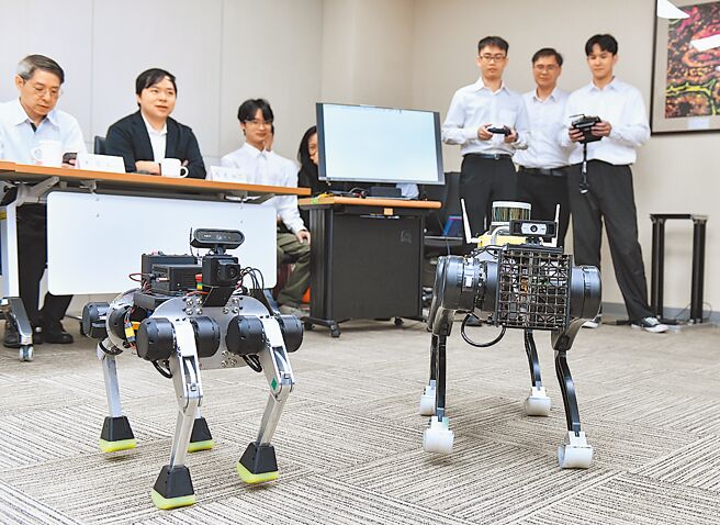 在人工智慧及半導體產業蓬勃發展帶動下，資訊工程相關科系成為各校最熱門系所，學者專家呼籲選擇科系應審慎評估個人性向與興趣。（本報資料照片）