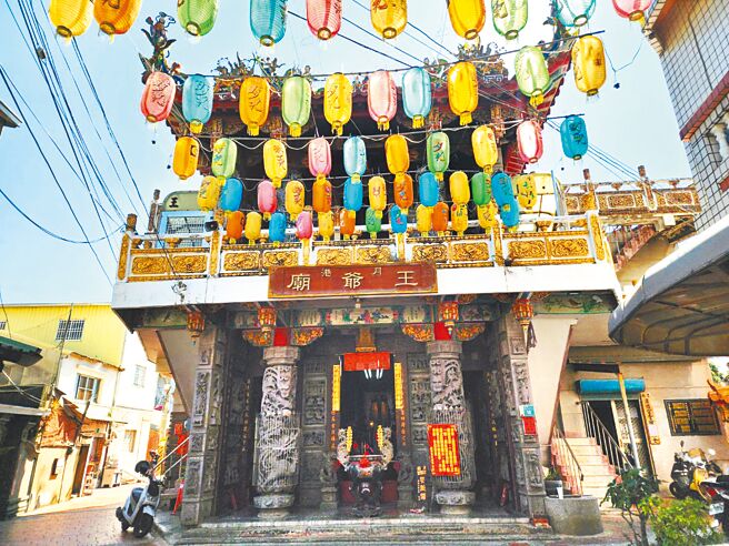 台南市鹽水百年歷史的月港廣濟宮（王爺廟），農曆年期間意外遭祝融之災。（宇澄生技提供）