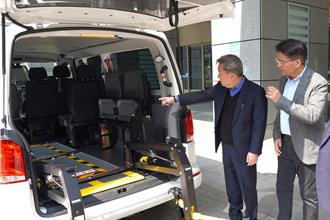 爱心企业捐赠新北復康巴士 6年累计12辆