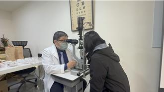 25歲女眼皮長「粉刺」 醫一看：膽固醇超標了