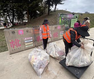 台灣燈會首周末人潮破百萬！ 垃圾減量、智慧廁所獲好評