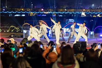 南投燈會吸金40億！撤展開放廢電池換盆栽 推動環保