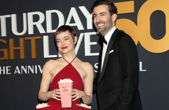 艾瑪史東怎麼了？紅毯禮服「塞滿爆米花」邊走邊掉...全場噴笑