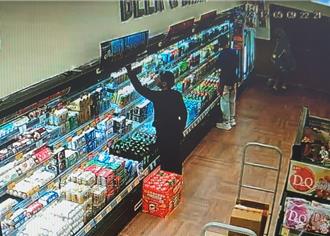 微禿翁麥克筆塗黑前額佯真髮 偷超市火鍋料遭逮