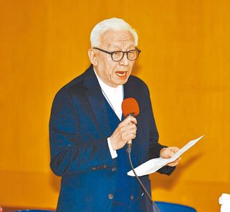 曹兴诚亲密照是AI合成？谢寒冰提「这张」反击了：真想看原图？