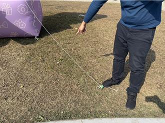 動漫燈組固定繩害男童絆倒 警開道搶時間送醫