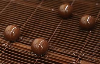 氣候危機衝擊西非可可產業 巧克力價格飆升