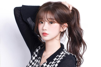 李珠珢「眼镜照曝光」化身小秘书 万人朝圣网疯喊：无瑕疵欸好扯