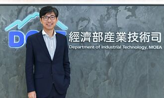 經濟部邱求慧身兼歷史人文作家 登山找靈感