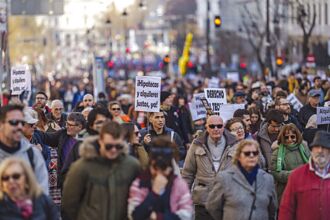 西班牙人受夠高房價