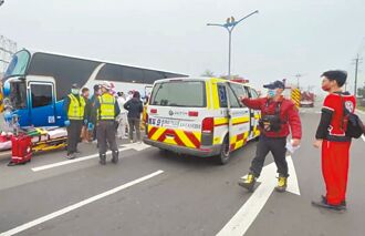 嘉義 北部進香團遊覽車追撞 釀24傷