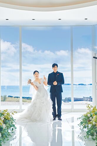 娄峻硕焦凡凡冲绳婚礼耍浪漫