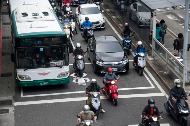 南投县今起17至19日在南投24处易肇事路段或路口加强取缔。（示意图，shutterstock／达志）