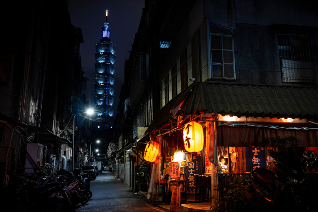 大台北地区17日凌晨传出巨大不明声响，一堆人睡眼惺忪，起床PO文讨论。（示意图。图：shutterstock/达志）