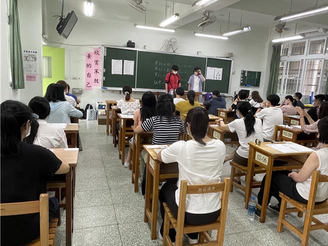 114学年度起，新北市国小暨幼儿园教师甄试加入「科展指导加分」制度，凡5年内指导学生参加全国科展获前三名者，初试原始成绩可加2分。（新北市教育局提供）