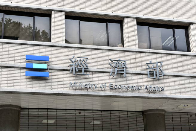 经济部4大国营事业中，去年只有台糖赚钱，台电亏损411亿最惨。（图／报系资料照）