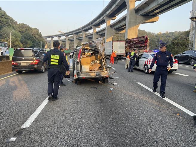 國道1號林口爬坡到今日上午發生追撞的死亡車禍。（警方提供）