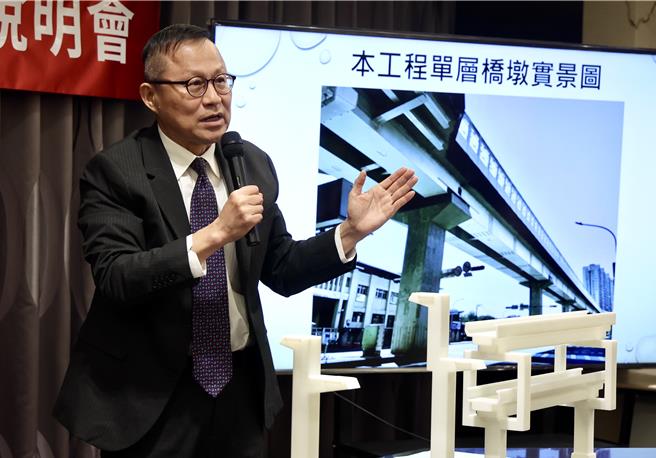 負責部分捷運環狀線施工的中華工程，遭指未按圖施工造成位移，律師張冀明針對疑點一一反駁。（圖／鄧博仁攝）