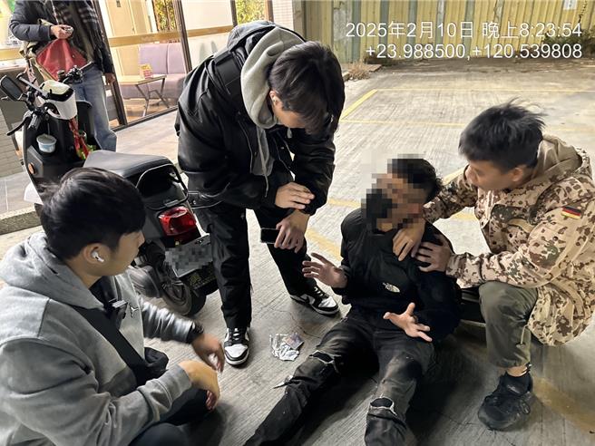 李男上网找兼职却沦为诈团取款车手，取款时遭警方方逮捕，查扣工作手机1支及赃款60万元，并依刑法诈欺罪及洗钱防制法，移送彰化地方检察署侦办。（警方提供／叶静美彰化传真）