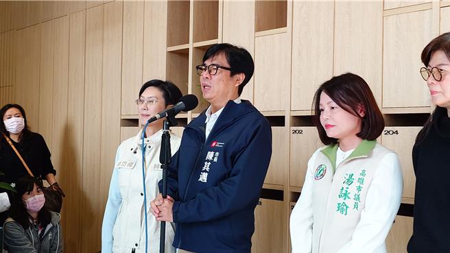 高雄市長陳其邁對青年局長張以理請辭選議員表達鼓勵。（任義宇攝）