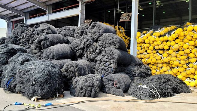 台化研发出以化学法回收废渔网后，可高质化做成机能布，可减少石油使用及二氧化碳排放。图／本报资料照片