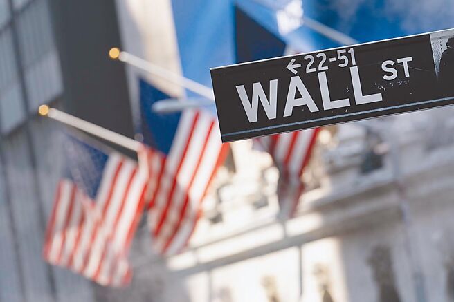 美国银行在最新报告里警告，美国成长型股票正迎来60年来第三次泡沫，程度超越1960年代的「漂亮50」（Nifty Fifty）与1990年代晚期的网路泡沫时期。图／美联社