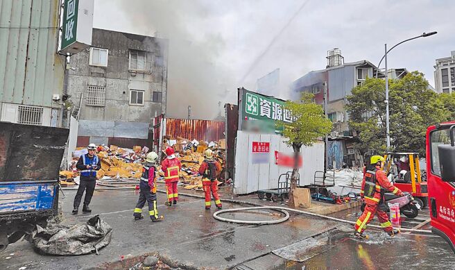 若老旧社区不幸发生火警，巷道狭隘又停满车辆，不仅会让民眾不易逃生，消防车和救护车无法进入巷道，恐延误救灾时机。图为示意图。（本报资料照片）