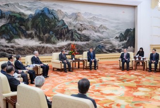 何立峰晤日經濟代表團：歡迎各國企業投資中國