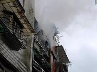 基隆民宅大火！烈火濃煙狂竄 9旬翁來不及逃「命喪火場」