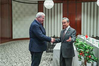 晤愛爾蘭副總理  王毅：中歐應共同反對「叢林法則」