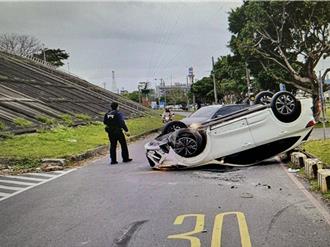 23岁男士林酒驾撞路缘「大翻车」！惊险画面曝光