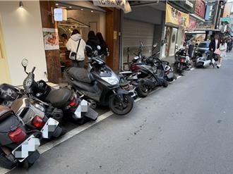 偷開父親計程車！17歲少年「連撞14機車」肇逃遭逮