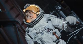 《米奇17號》成奉俊昊最佳作品！羅伯派汀森無限輪迴社畜生活