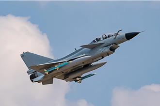 陸南部戰區：菲國飛機非法闖入黃岩島領空  遭警告驅離