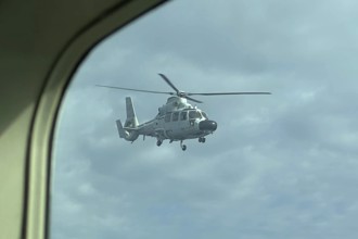 解放軍直升機在黃岩島近逼菲律賓巡邏機 距離不足3公尺 
