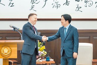 胡勇专栏》台湾何苦割肉饲美