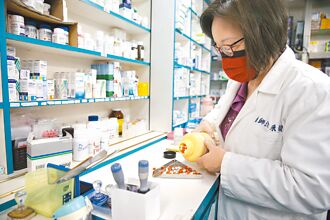 「以藥養醫」亂象 醫院搶調劑慢箋