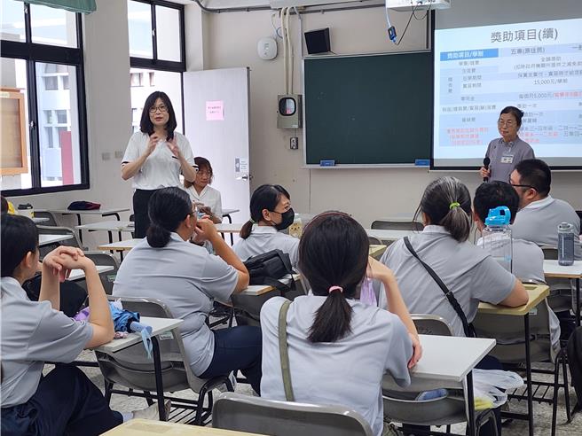 慈济大学去年开设「学士后护理学系」，是东部唯一，共吸引宜花东等县市29人就读。（慈济大学提供／罗亦晽花莲传真）