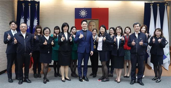 市长蒋万安颁发感谢状四大金融机构等单位积极配合成功拦阻多起诈骗案件。（北市警局提供）