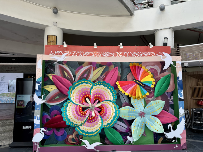 新北客家局以缠花工艺布置呈现现场祭天仪式。图/新北市政府提供