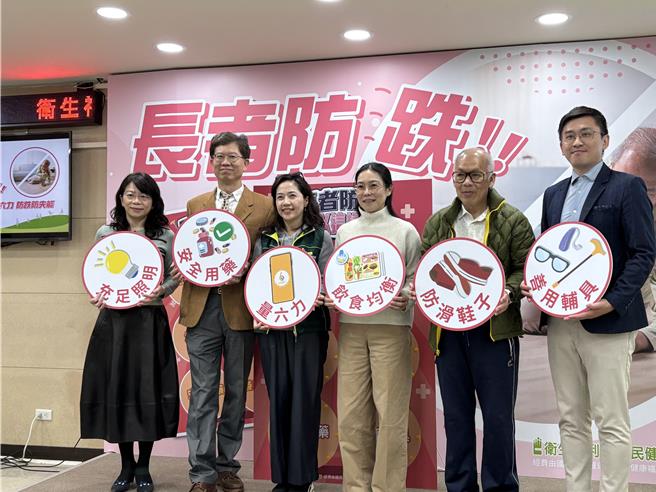 據統計，每6位長者中就有1位曾經跌倒，國健署呼籲長者補充足夠營養、規律運動、進行慢性病管理，並留意用藥安全。（李念庭攝）